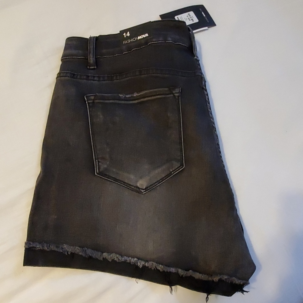 Shorts - Picture 3 of 3